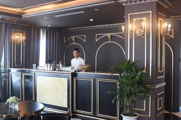 Monarque Hotel