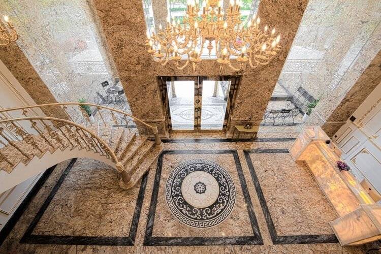 Monarque Hotel