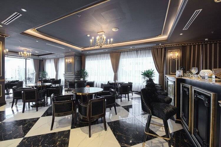 Monarque Hotel