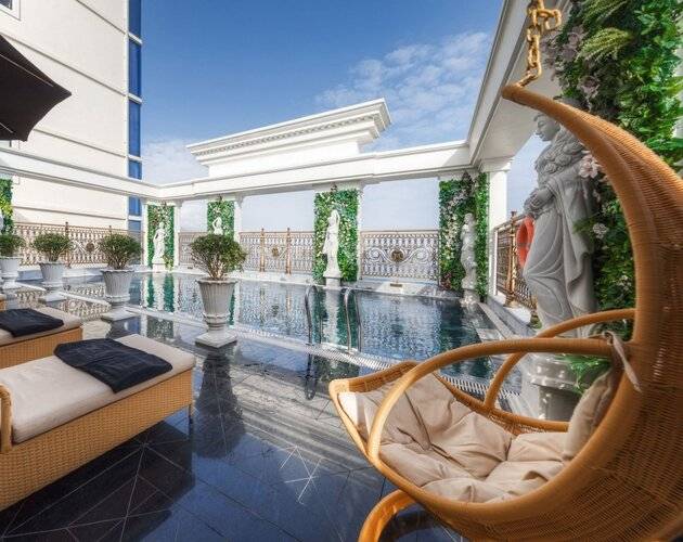 Monarque Hotel