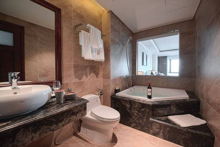 Monarque Hotel