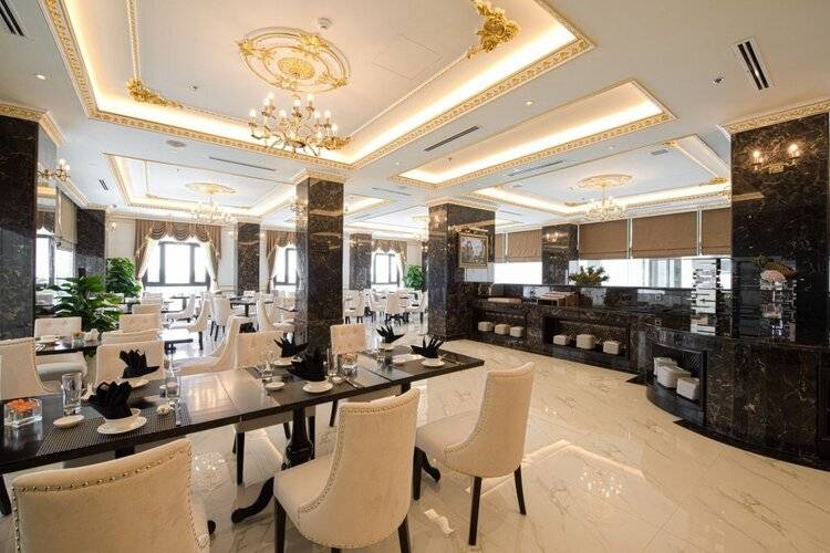 Monarque Hotel