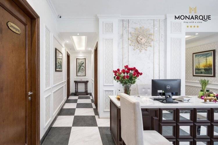Monarque Hotel