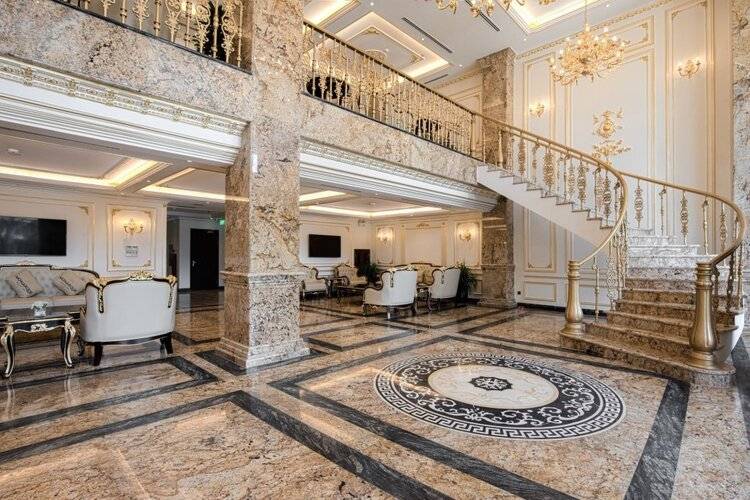 Monarque Hotel