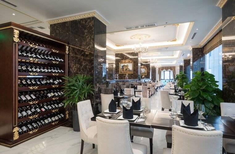 Monarque Hotel
