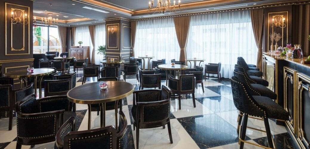 Monarque Hotel