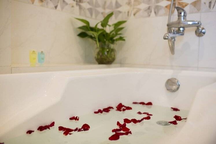 Flower Hotel