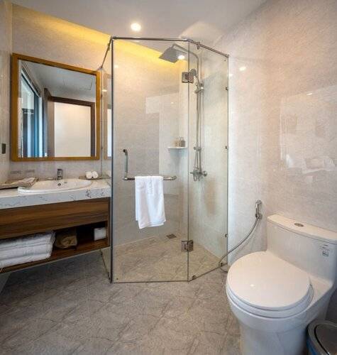 Avenis Hotel