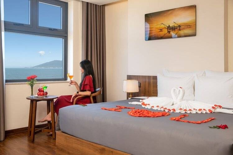 Avenis Hotel