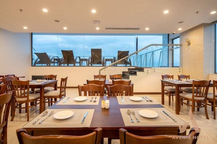 Avenis Hotel