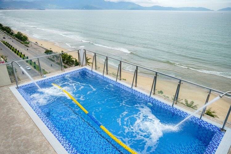 Avenis Hotel
