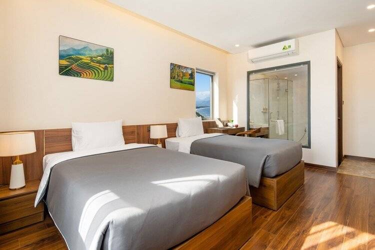 Avenis Hotel