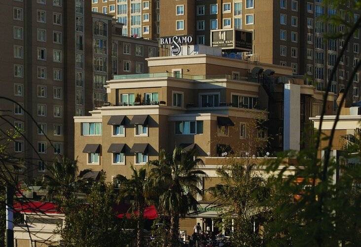 Balsamo Hotel & Suites
