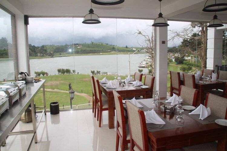 Royal Lake Hotel