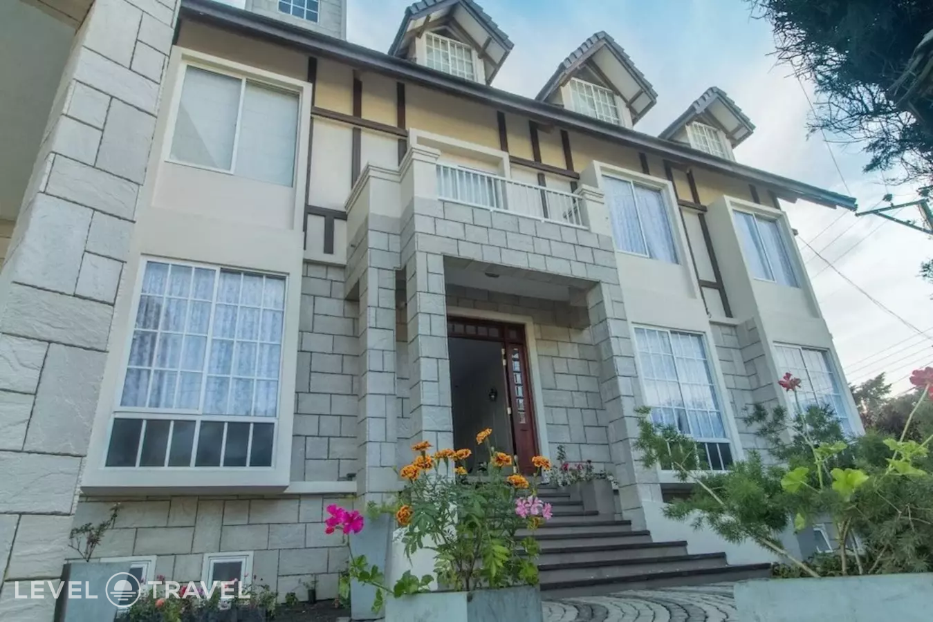 The Lynden Grove Hotel