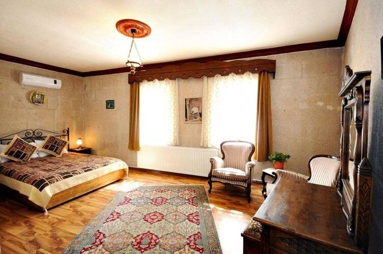 Arch Palace Hotel