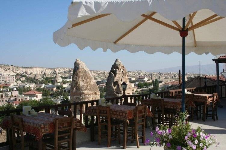 Arch Palace Hotel