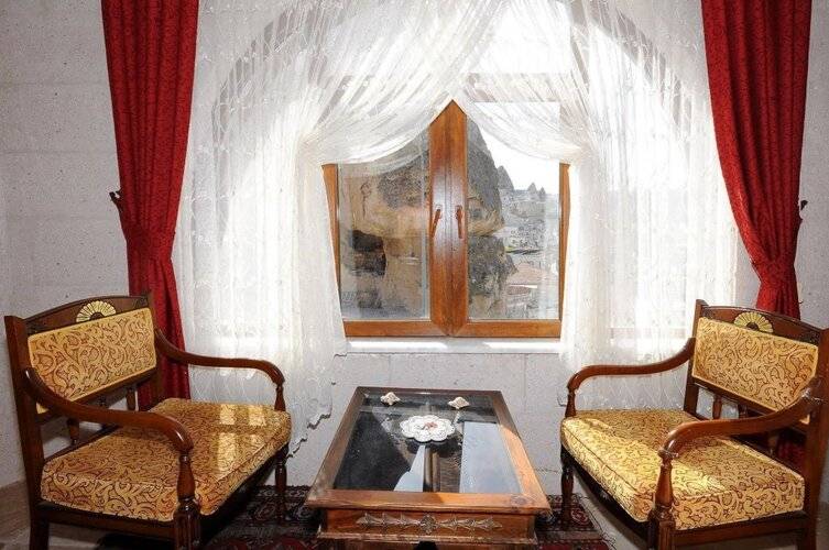 Arch Palace Hotel