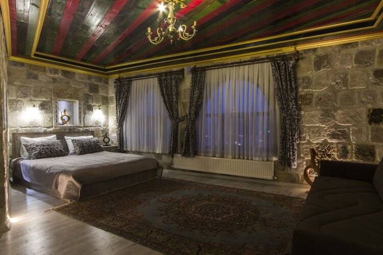 Bedrock Cave Hotel (Adults Only 18+)
