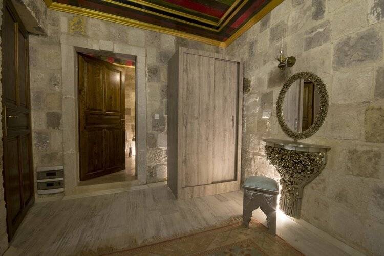 Bedrock Cave Hotel (Adults Only 18+)