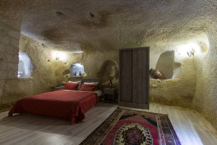 Bedrock Cave Hotel (Adults Only 18+)