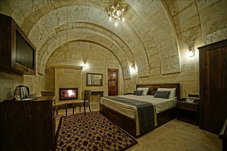 Castle Cave Hotel
