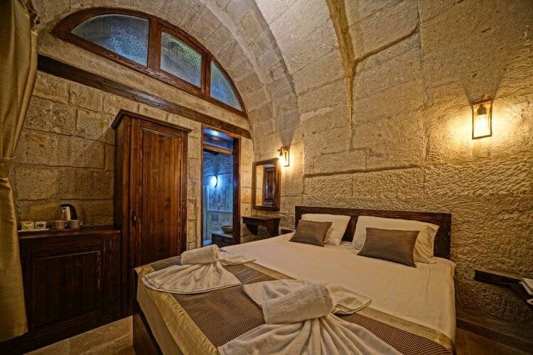 Castle Cave Hotel