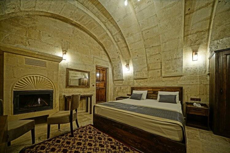 Castle Cave Hotel