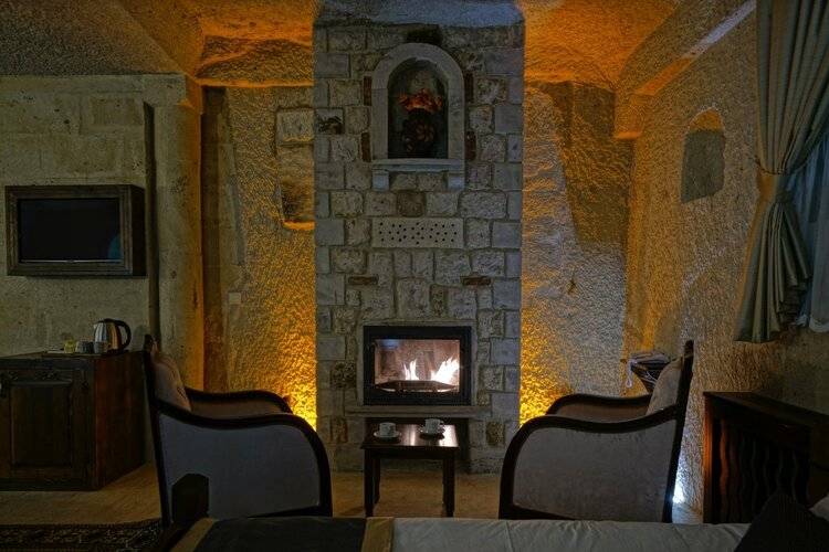 Castle Cave Hotel