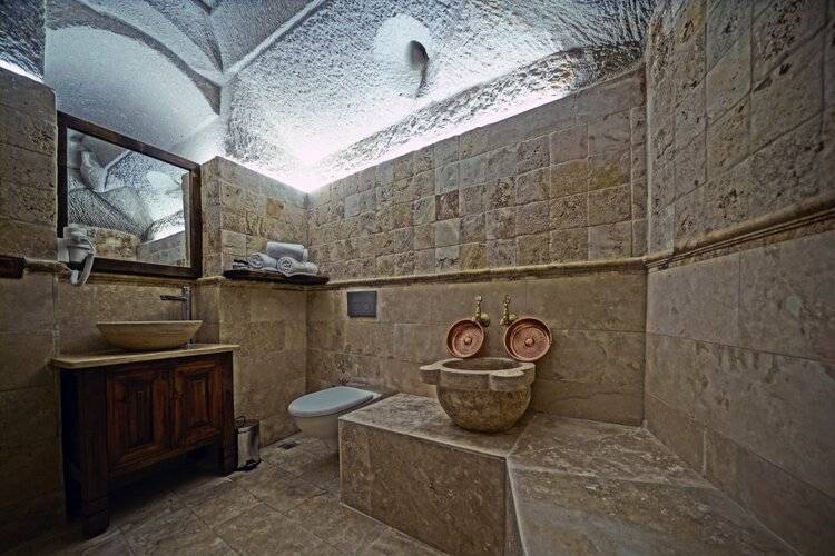 Castle Cave Hotel