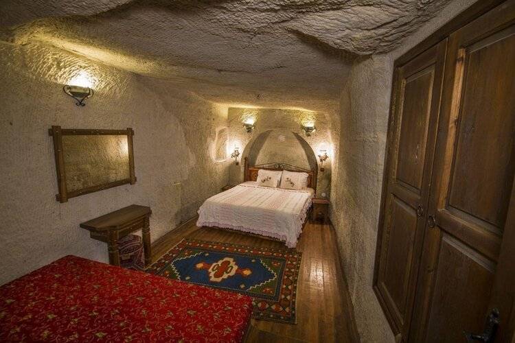 Divan Cave House