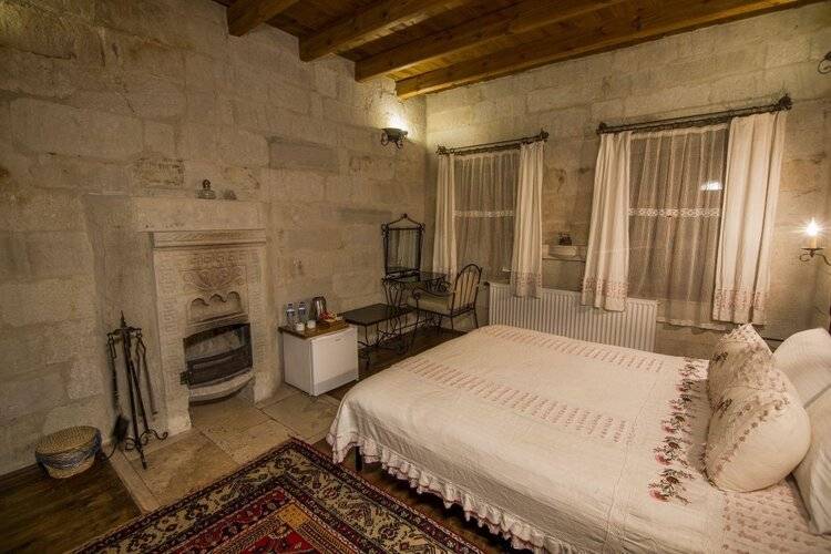 Divan Cave House