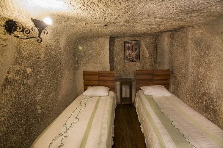 Divan Cave House