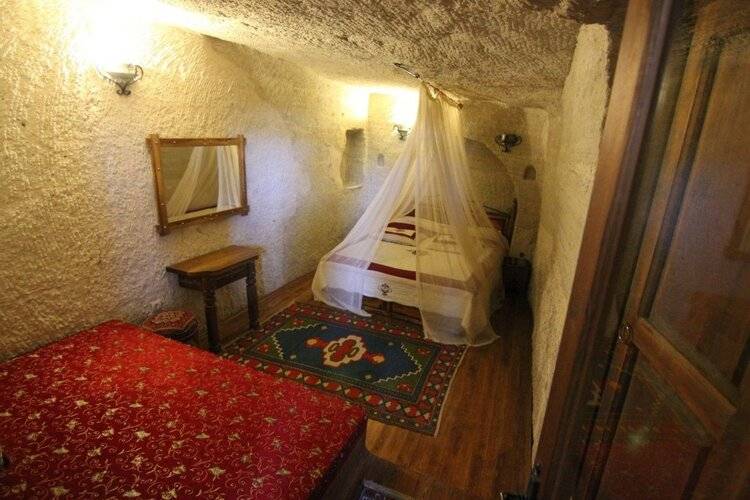 Divan Cave House