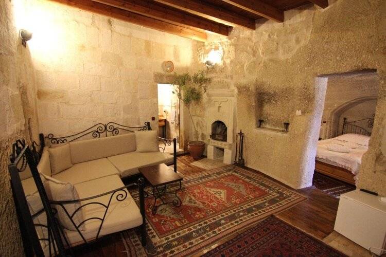 Divan Cave House