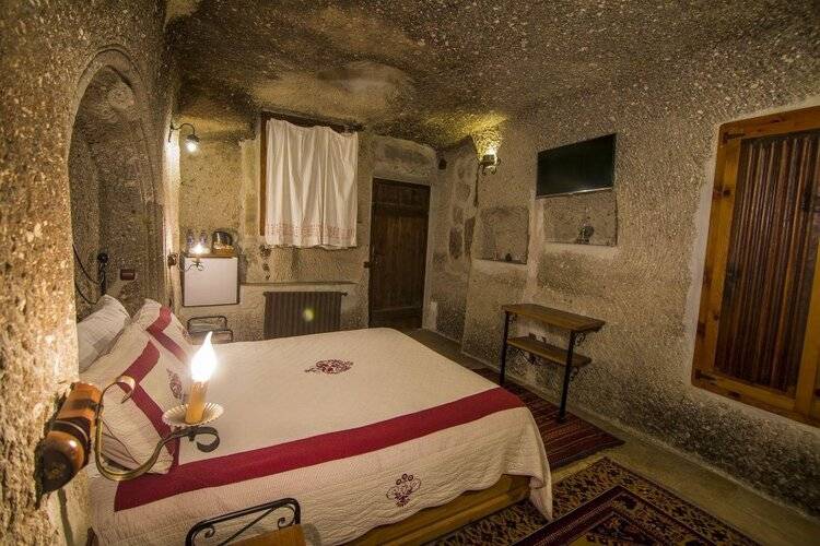 Divan Cave House
