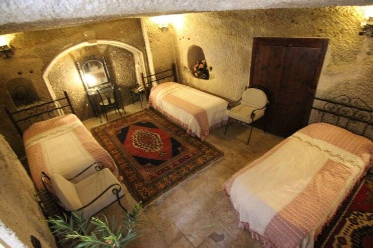 Divan Cave House