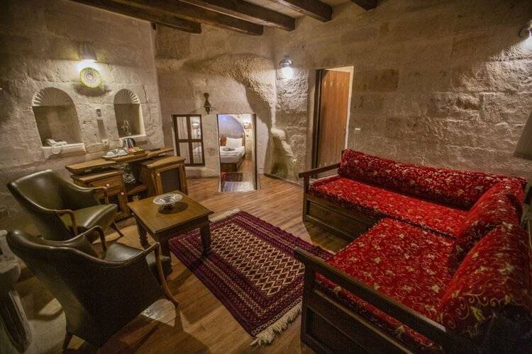 Divan Cave House