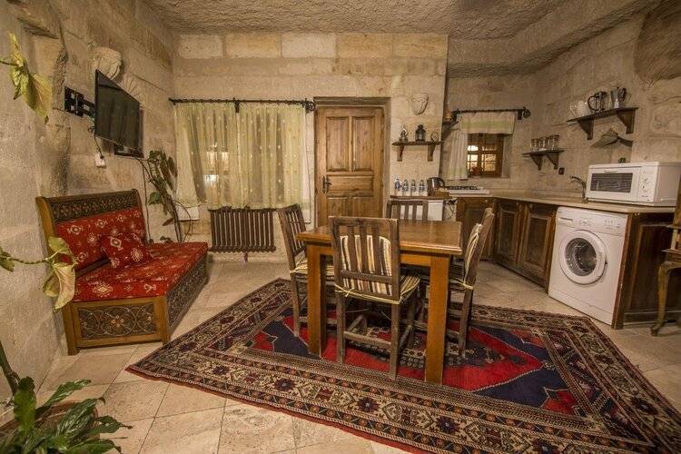 Divan Cave House