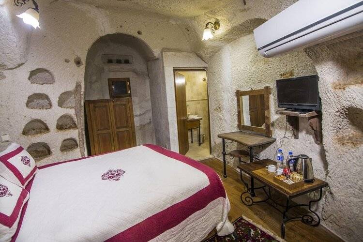 Divan Cave House