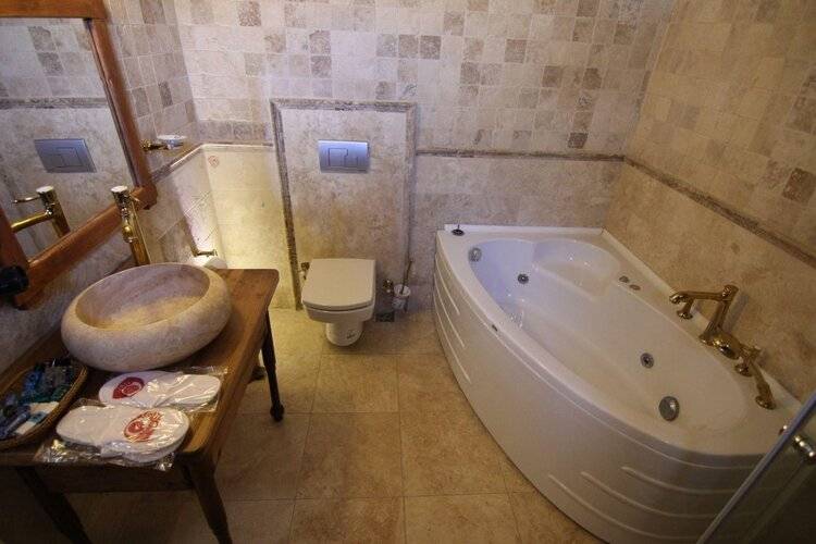 Divan Cave House