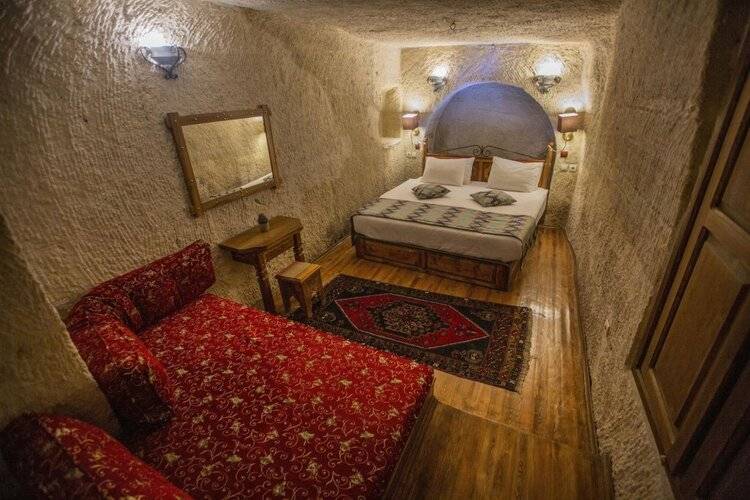 Divan Cave House