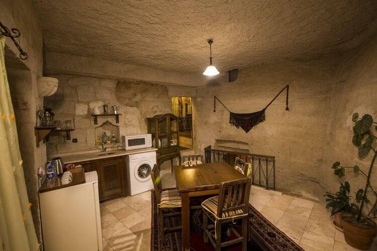 Divan Cave House
