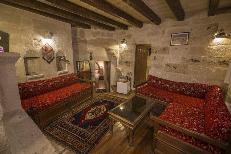 Divan Cave House