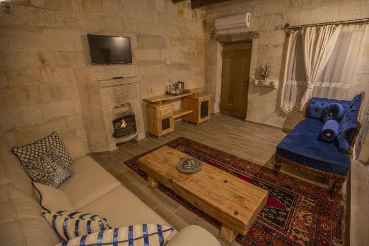 Divan Cave House