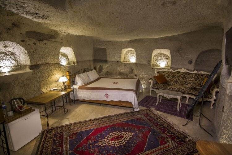 Divan Cave House