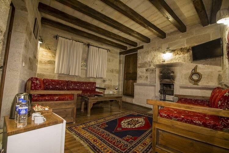 Divan Cave House