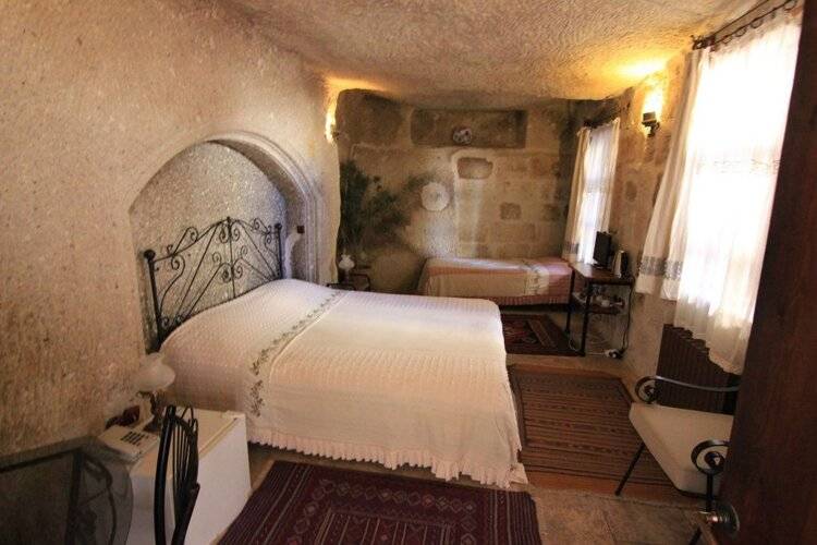 Divan Cave House