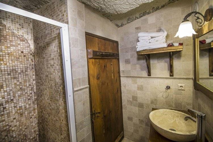 Divan Cave House