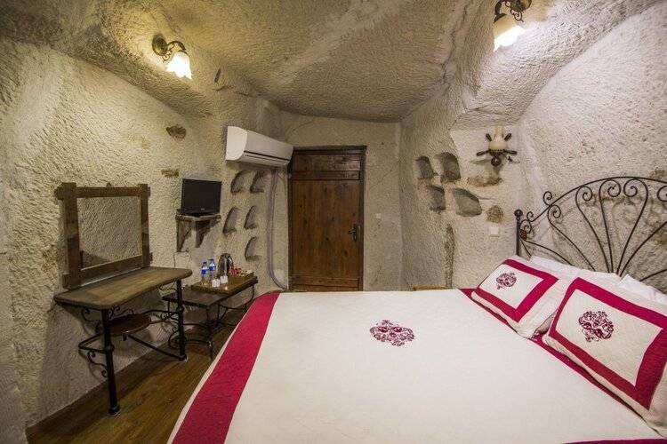 Divan Cave House